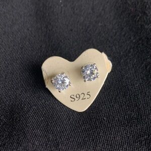 Stud earrings brand new